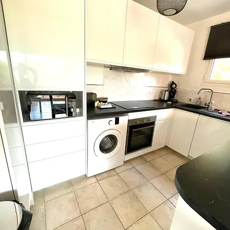 Апартаменты Les Calanques *