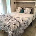 Les Calanques Apartament *